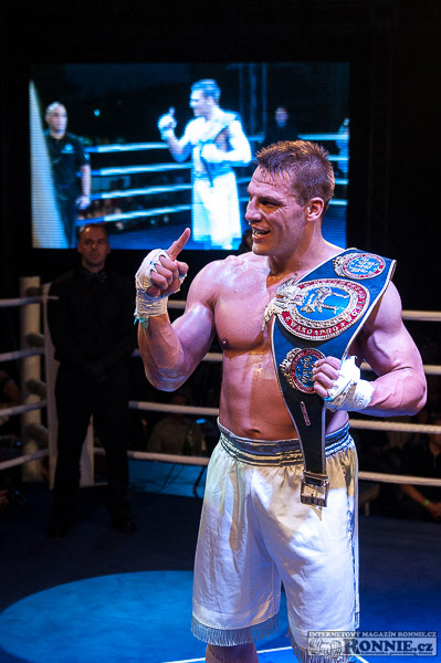 Yangame�s Fight Night