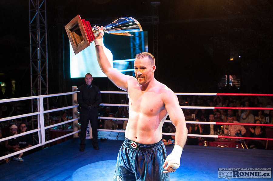 Yangame�s Fight Night
