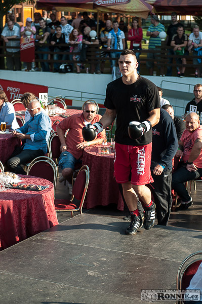 Yangame�s Fight Night