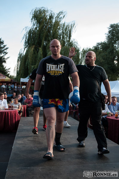 Yangame�s Fight Night