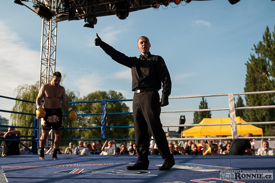 Yangame�s Fight Night