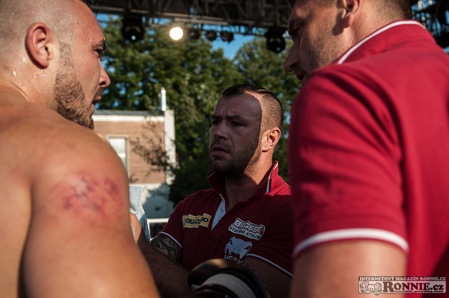Yangame�s Fight Night