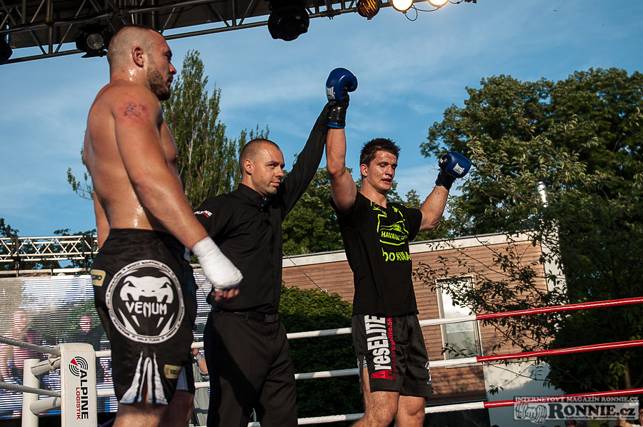 Yangame�s Fight Night