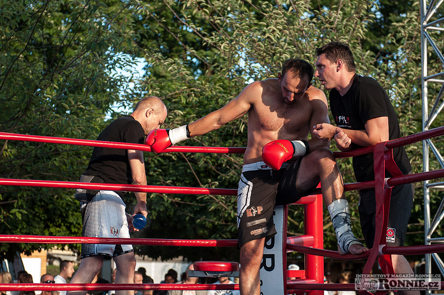 Yangame�s Fight Night