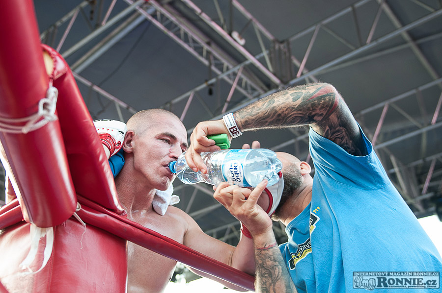 Yangame�s Fight Night