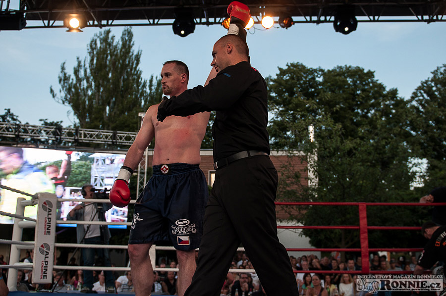 Yangame�s Fight Night