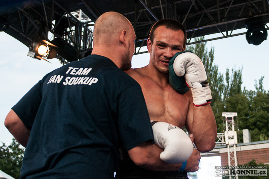 Yangame�s Fight Night