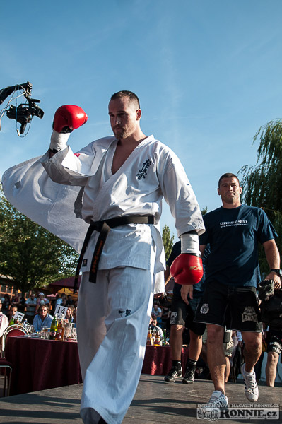 Yangame�s Fight Night