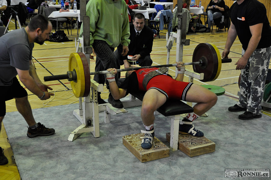 Mistrovstv� ji�n� Moravy v klasick�m (RAW) silov�m trojboji 2014