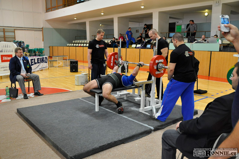 Mistrovstv� Moravy v bench-pressu mu�� a �en 2014