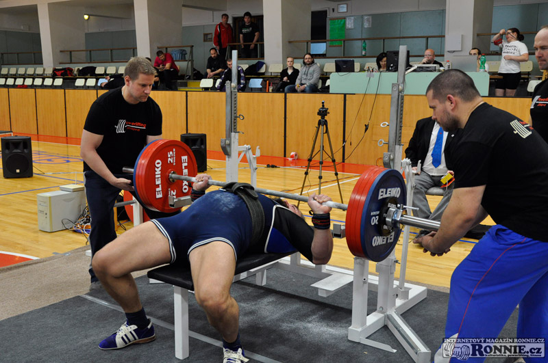 Mistrovstv� Moravy v bench-pressu mu�� a �en 2014