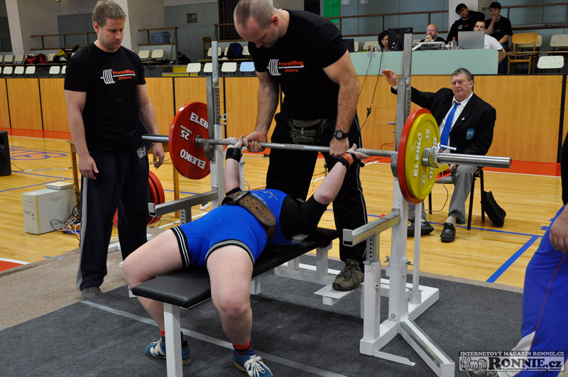 Mistrovstv� Moravy v bench-pressu mu�� a �en 2014