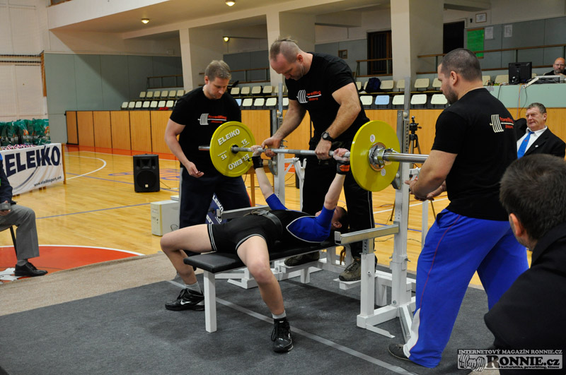Mistrovstv� Moravy v bench-pressu mu�� a �en 2014