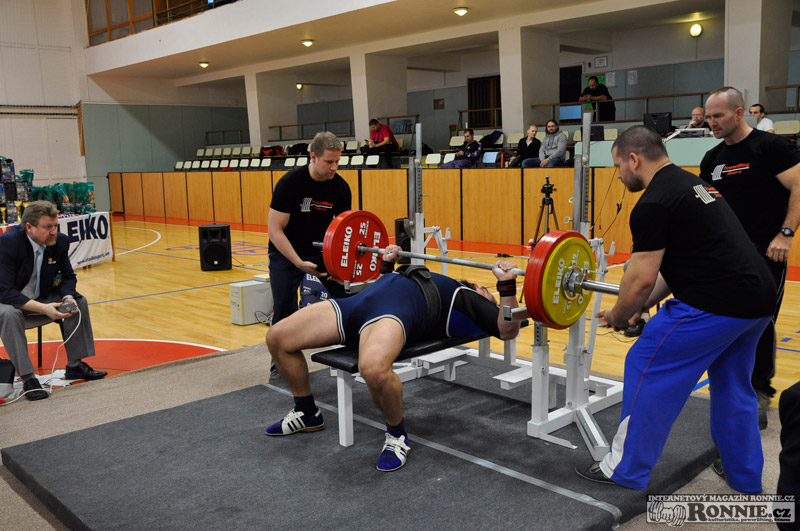 Mistrovstv� Moravy v bench-pressu mu�� a �en 2014