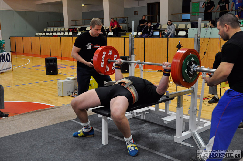 Mistrovstv� Moravy v bench-pressu mu�� a �en 2014