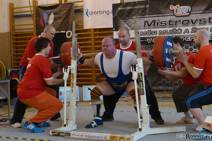 Mistrovstv� �R mu�� a �en v silov�m trojboji 2015