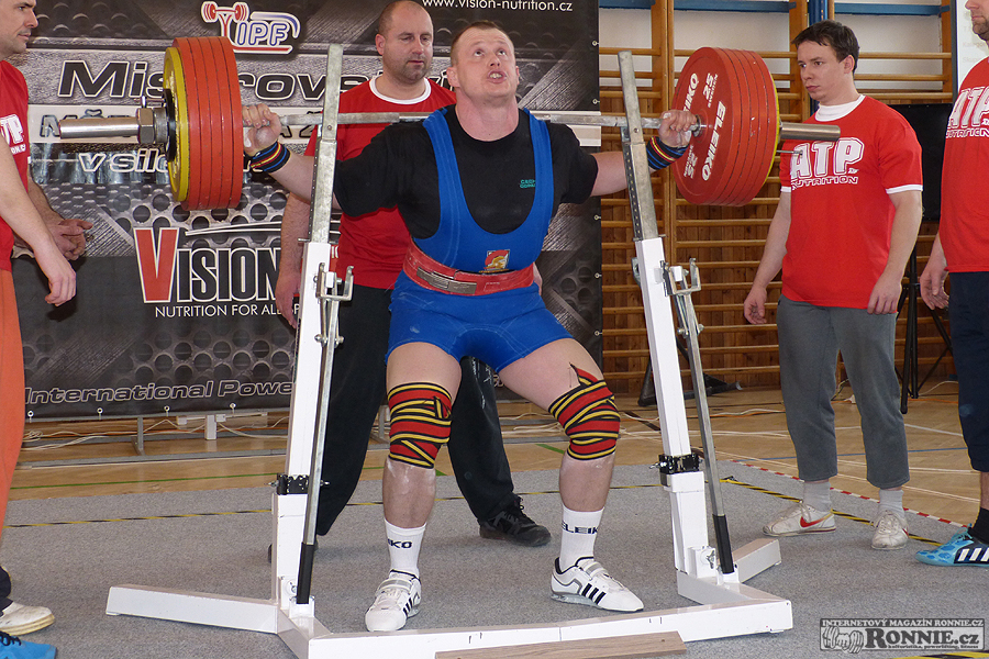 Mistrovstv� �R mu�� a �en v silov�m trojboji 2015