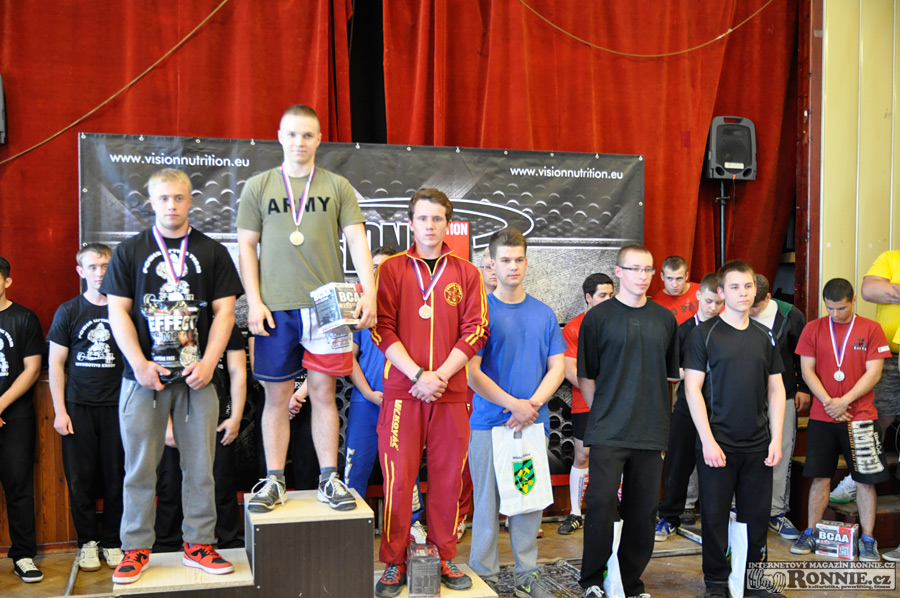 Poh�r starosty m�sta Zb��ova v silov�m trojboji dorostenc� a junior� 2015