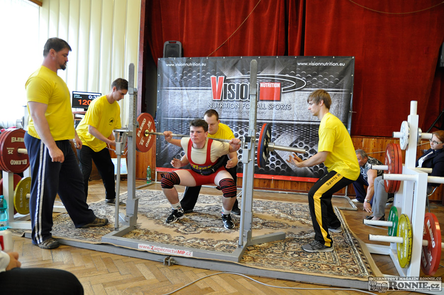 Poh�r starosty m�sta Zb��ova v silov�m trojboji dorostenc� a junior� 2015