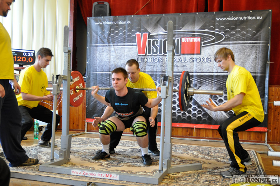 Poh�r starosty m�sta Zb��ova v silov�m trojboji dorostenc� a junior� 2015