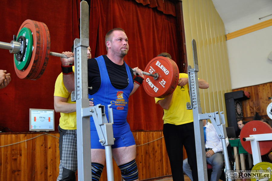 Mistrovstv� Moravy v silov�m trojboji dru�stev 2015