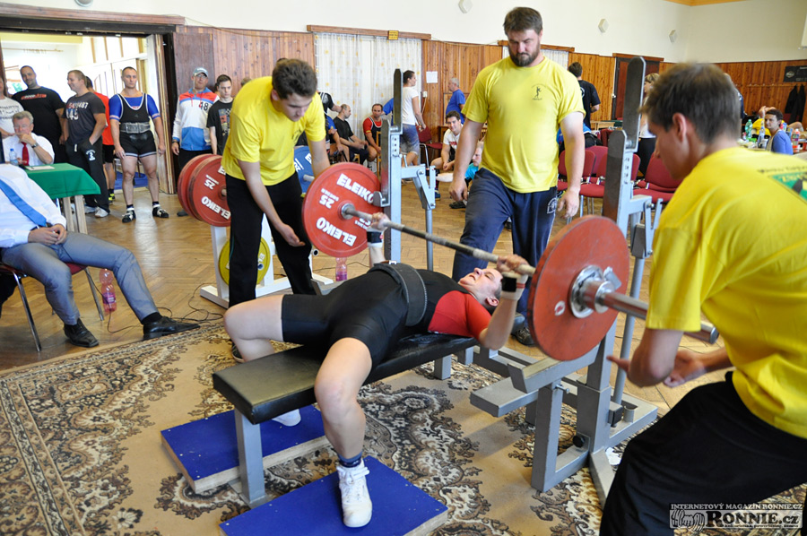 Mistrovstv� Moravy v silov�m trojboji dru�stev 2015
