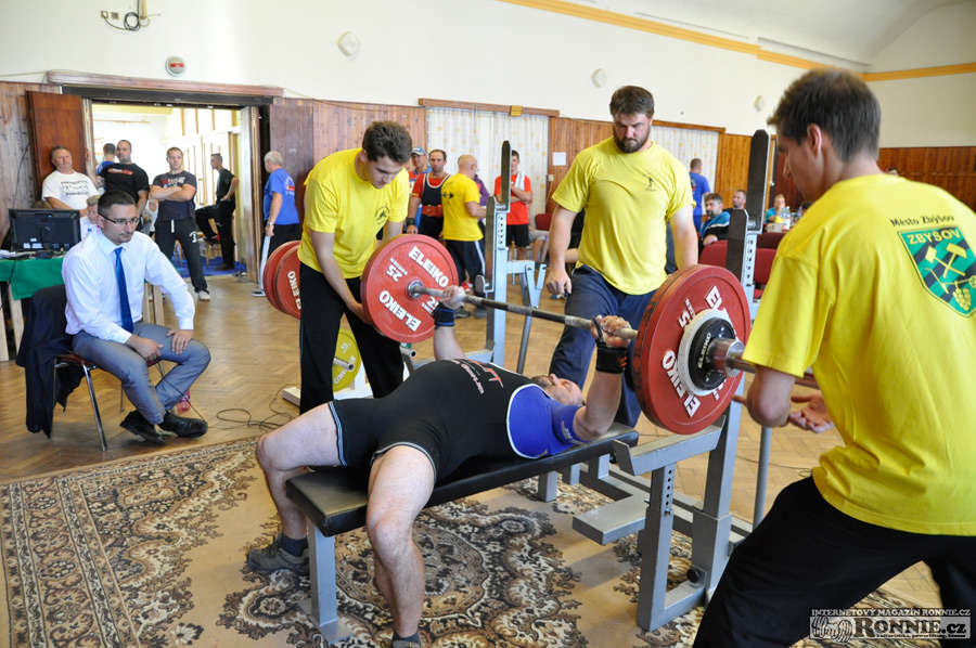Mistrovstv� Moravy v silov�m trojboji dru�stev 2015
