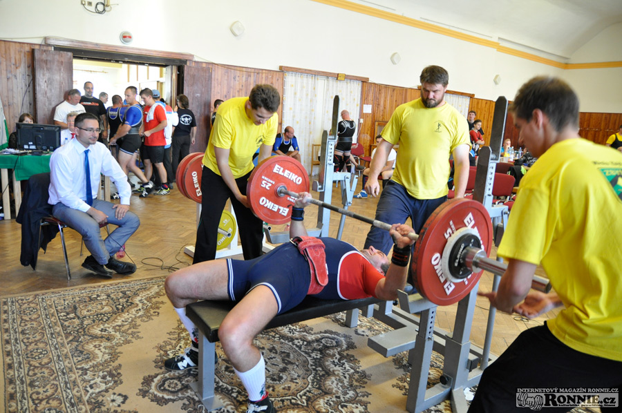 Mistrovstv� Moravy v silov�m trojboji dru�stev 2015