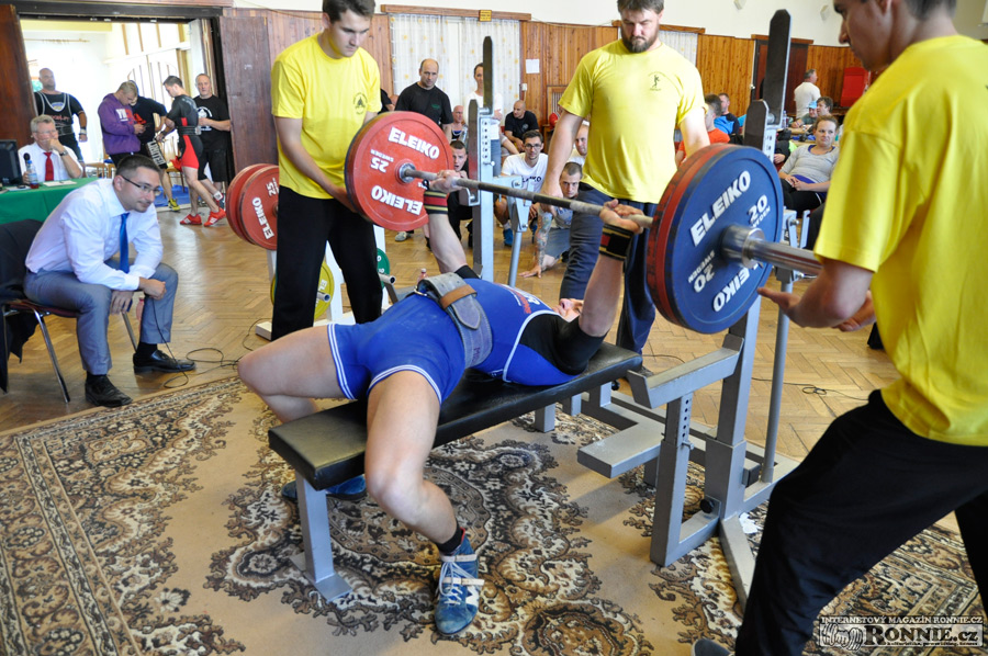 Mistrovstv� Moravy v silov�m trojboji dru�stev 2015