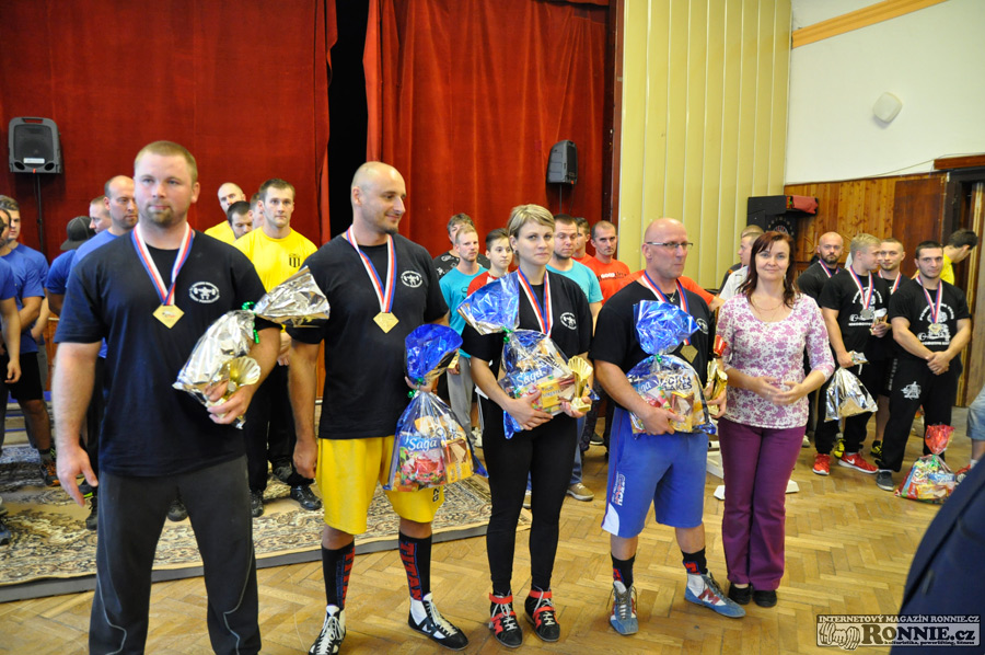 Mistrovstv� Moravy v silov�m trojboji dru�stev 2015