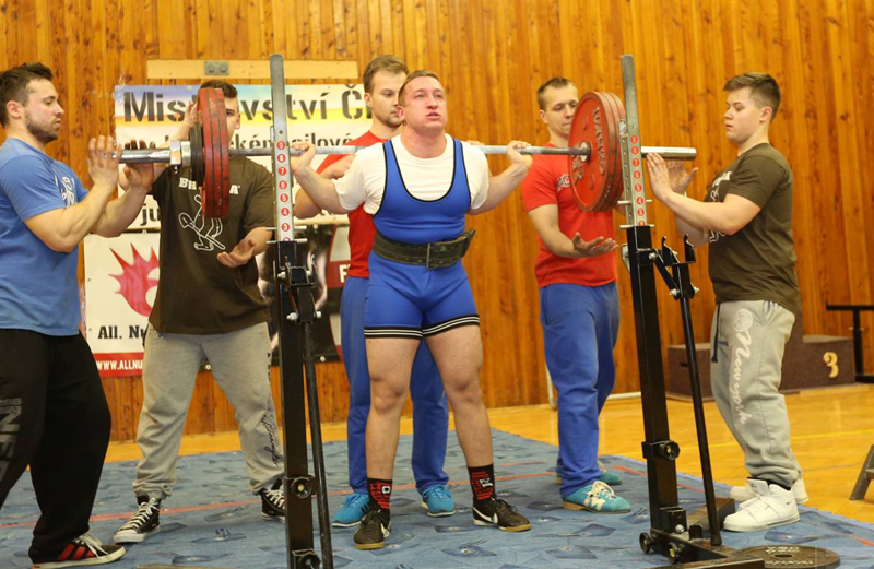 M�R v klasick�m (RAW) silov�m trojboji junior� a dorostu 2016 