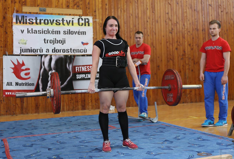 Zuzana Uhl��ov�