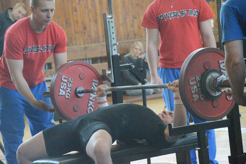 M�R v klasick�m (RAW) silov�m trojboji junior� a dorostu 2016