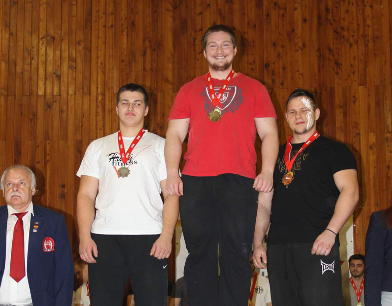 M�R v klasick�m (RAW) silov�m trojboji junior� a dorostu 2016
