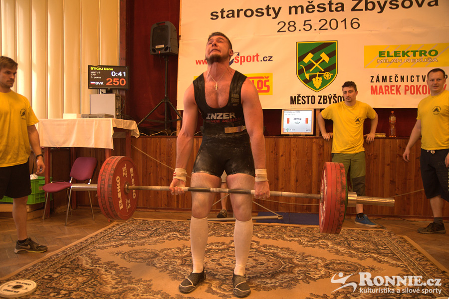 Poh�r starosty m�sta Zb��ova v silov�m trojboji dorostenc� a junior� 2016