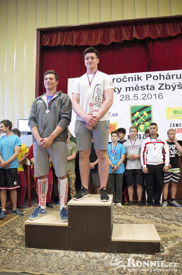 Poh�r starosty m�sta Zb��ova v silov�m trojboji dorostenc� a junior� 2016