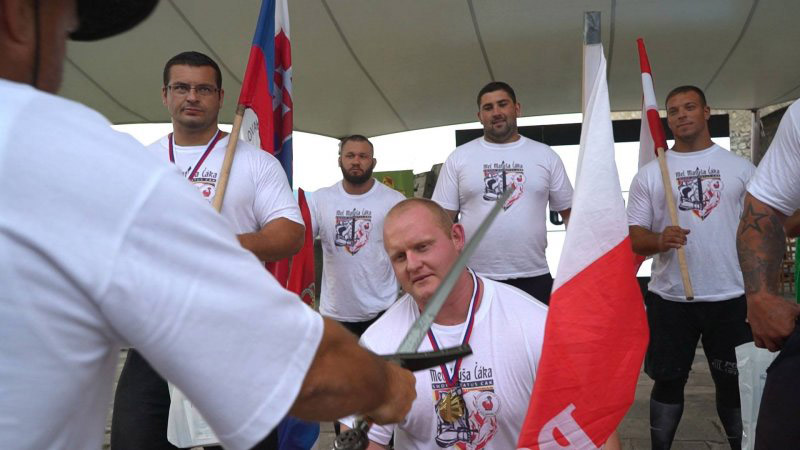 Rafal Kobylarz pasovan� ryt��em Milanem Gabrhelem