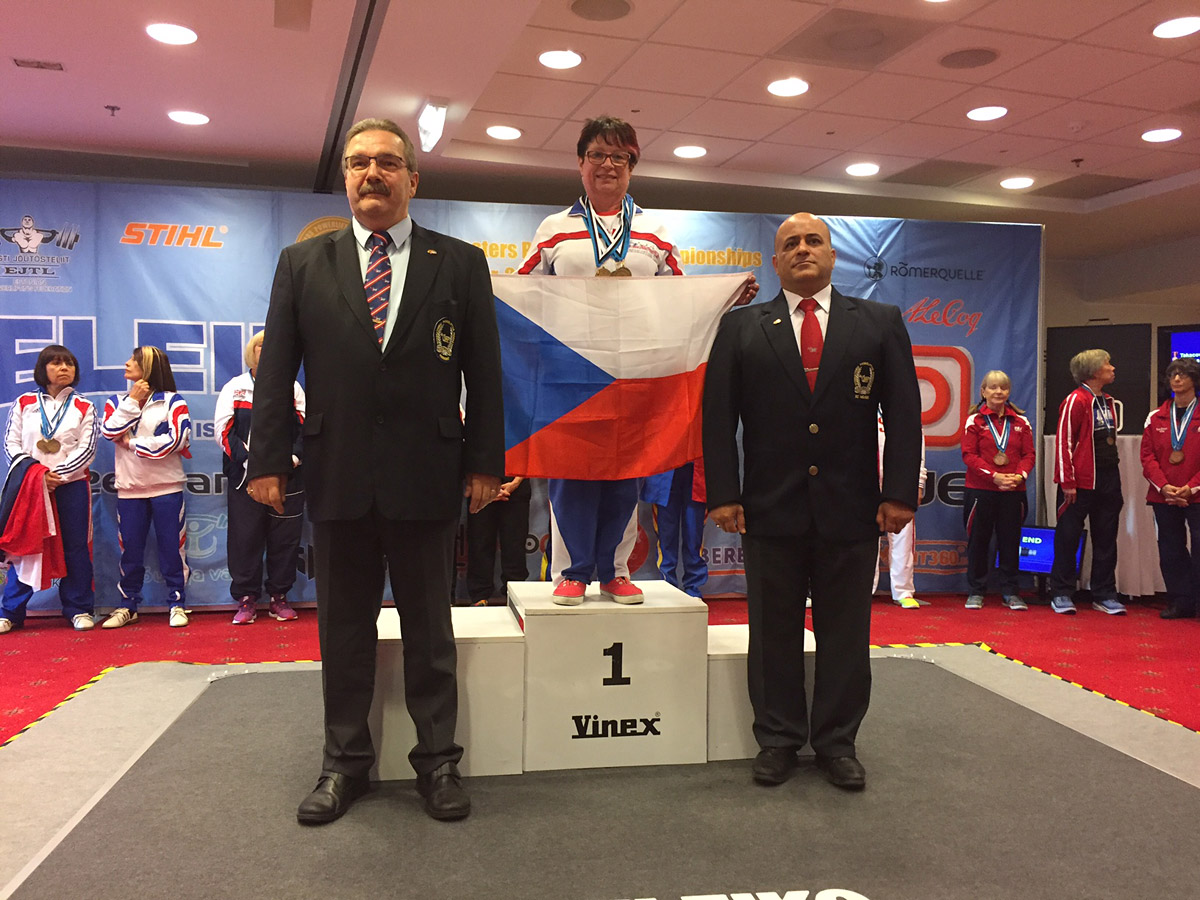 Hana Tak��ov� na MS v silov�m trojboji masters 2016