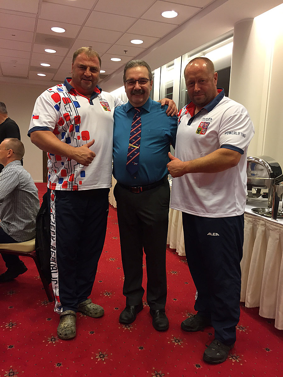 Petr Slani�ka a Jan Pinc s prezidentem IPF Gastonem Paragem