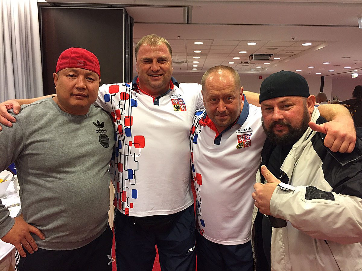 Petr Slani�ka s Janem Pincem a jeho soupe�i