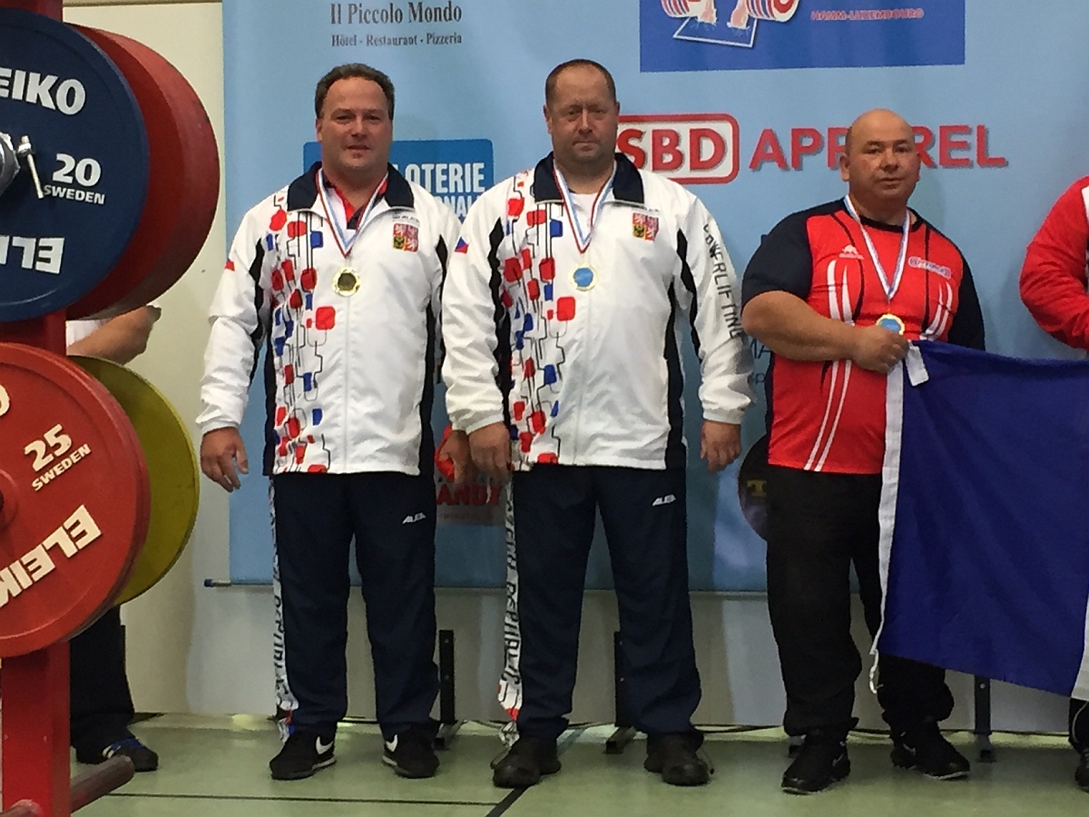 Zbyn�k Krej�a a Jan Pinc na ME masters v bench-pressu 2016