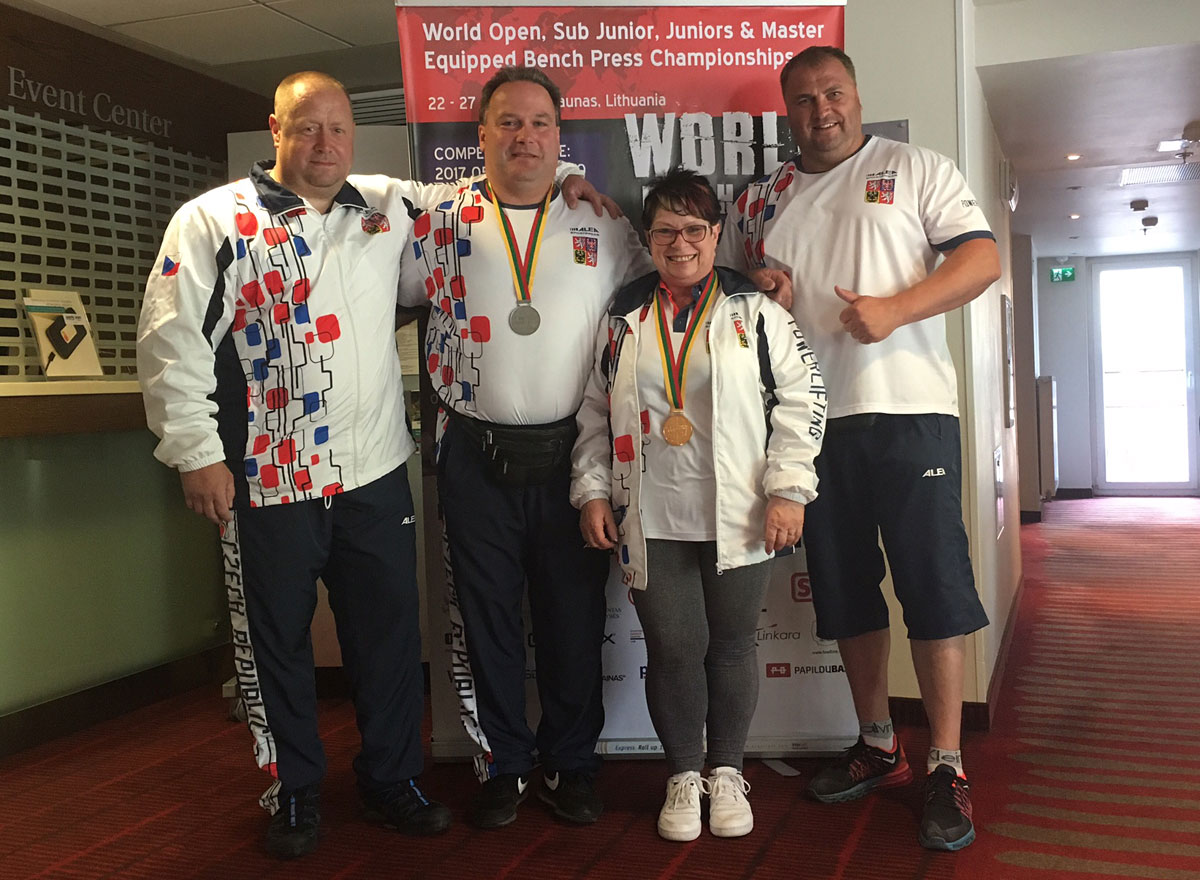 Jan Pinc, Zbyn�k Krej�a, Hana Tak��ov� a Petr Slani�ka  na MS v bench-pressu 2017