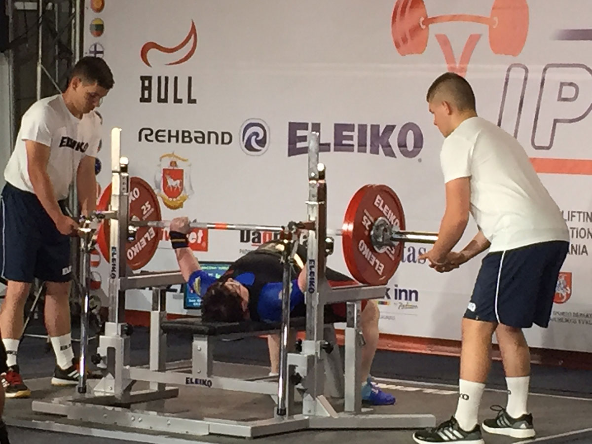 Hana Tak��ov� na MS v bench-pressu 2017