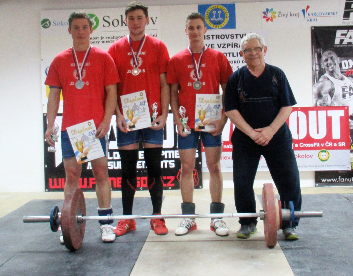 Zleva Pavel Jan��k, Albert R�c, Dominik �est�k a tren�r Jaroslav Janeba 