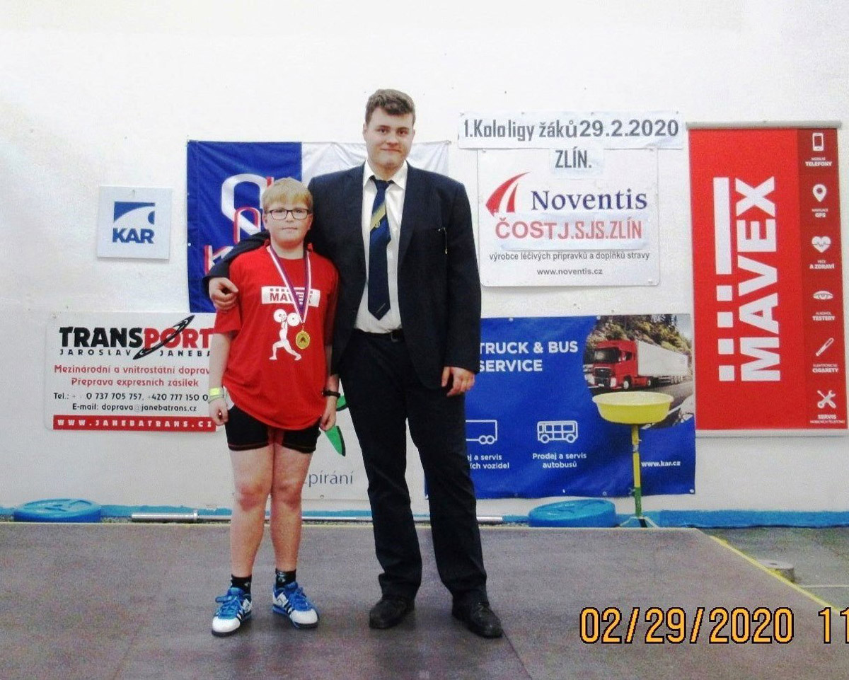 �imon Bartu�ek a jeho tren�r Tom� Pod�kubka