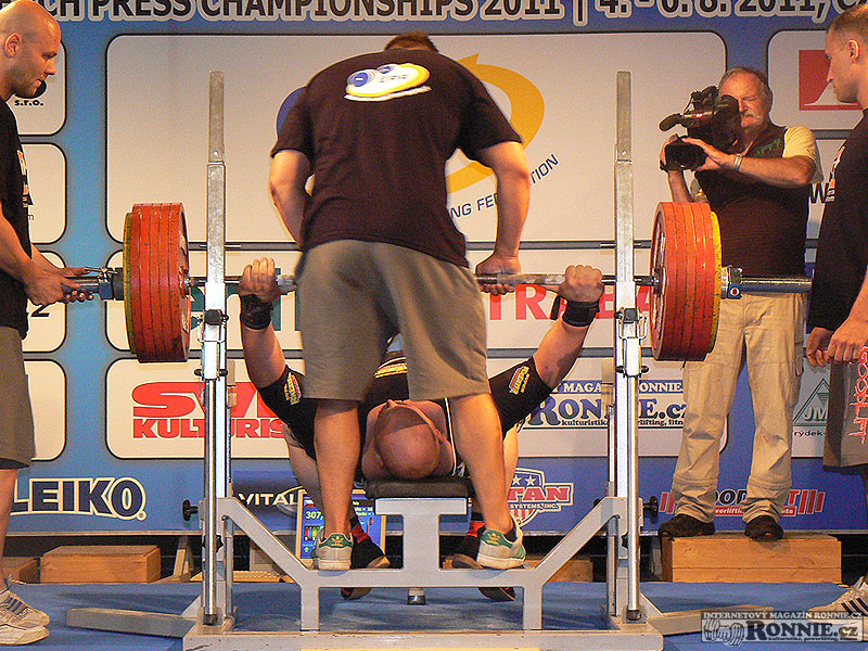 Milan �pingl - bnech-press 307,5 kg